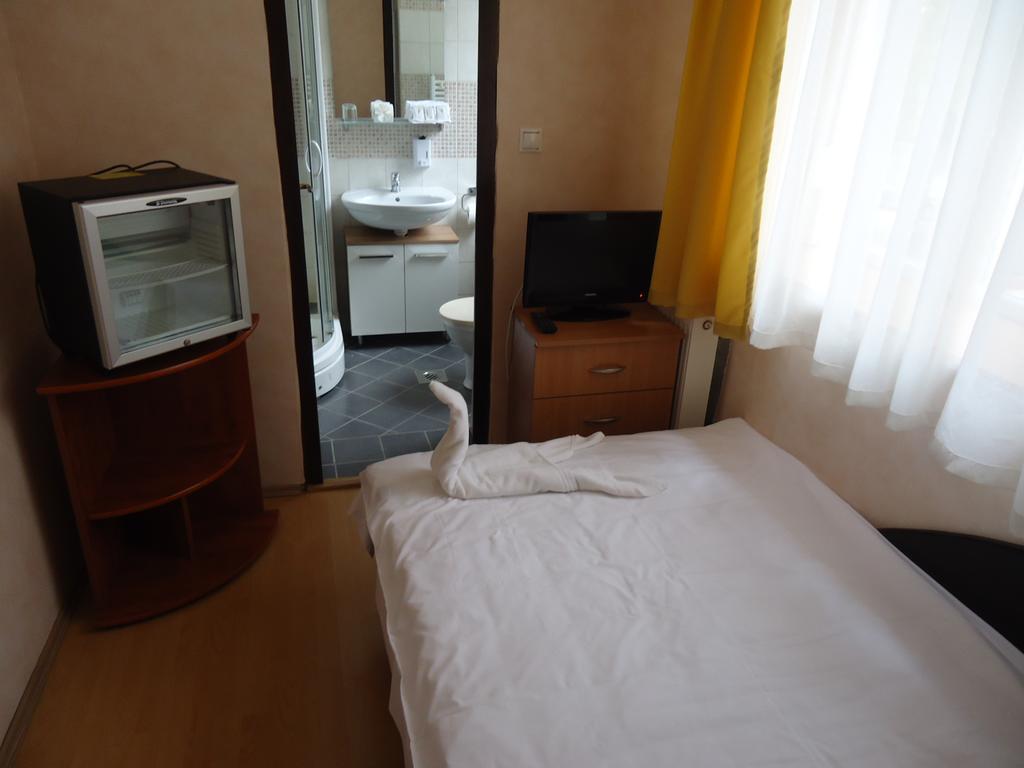 Harmony Panzio Bed and Breakfast Hajdúszoboszló Rum bild